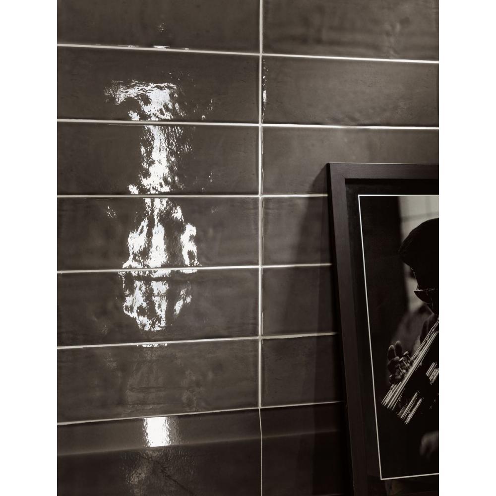 fenyes hullamos feluletu sotet szurke csempe modern burkolat design fiatalos stilus furdoszoba zuhanyzo konyha dekor csempe.jpg